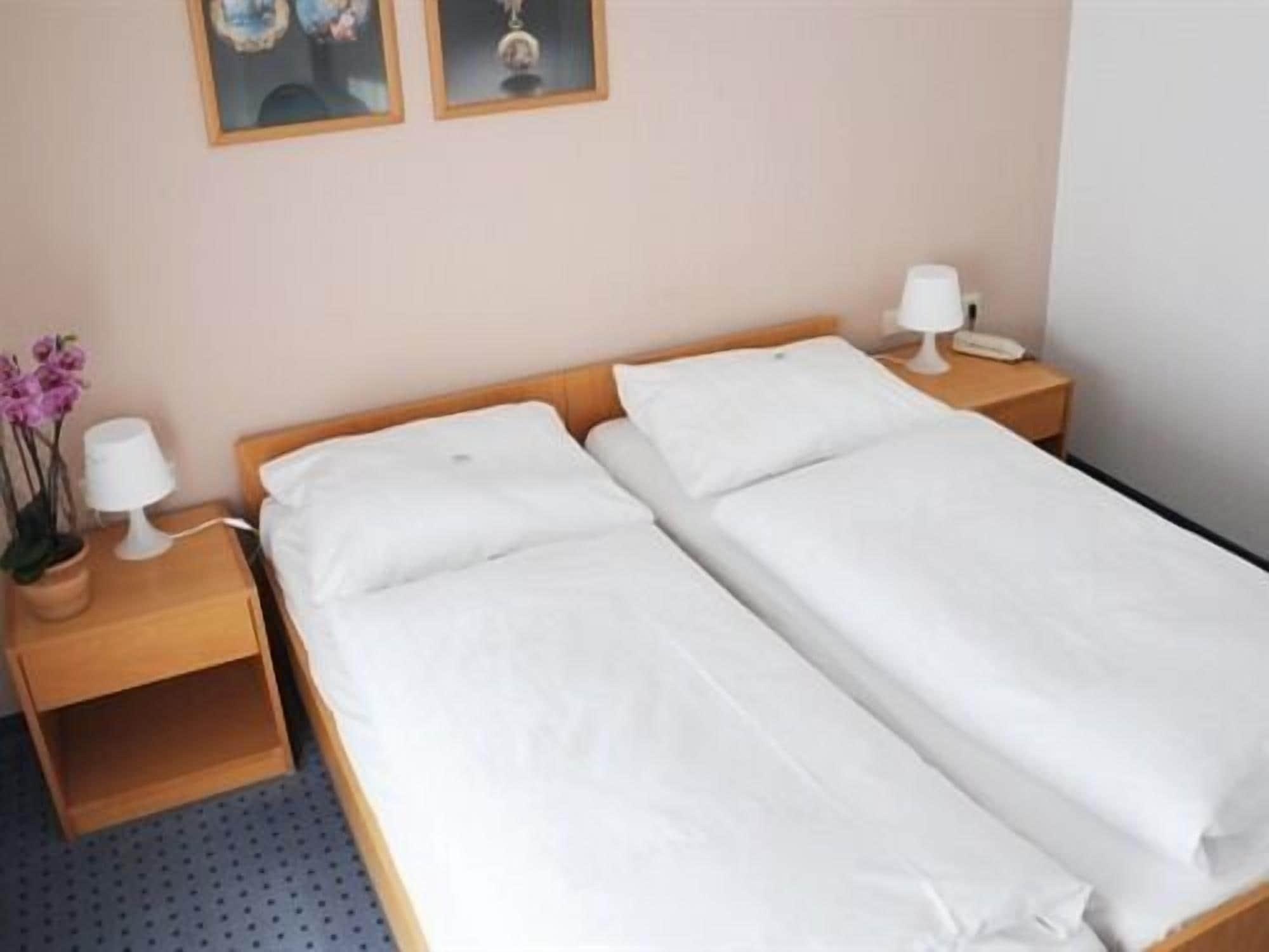 Hotel Ulmer Stuben Exteriör bild